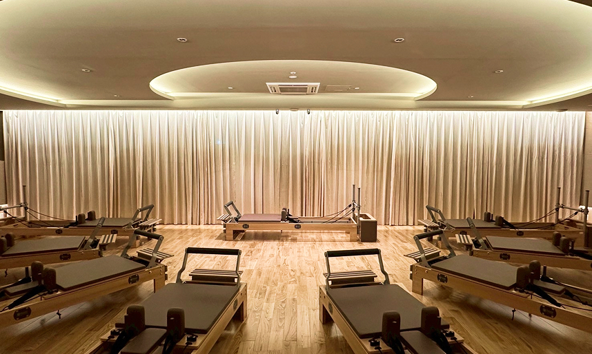 キッチンで過ごす家族